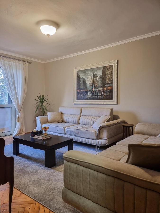 Tirana Center Cozy Apartment ภายนอก รูปภาพ