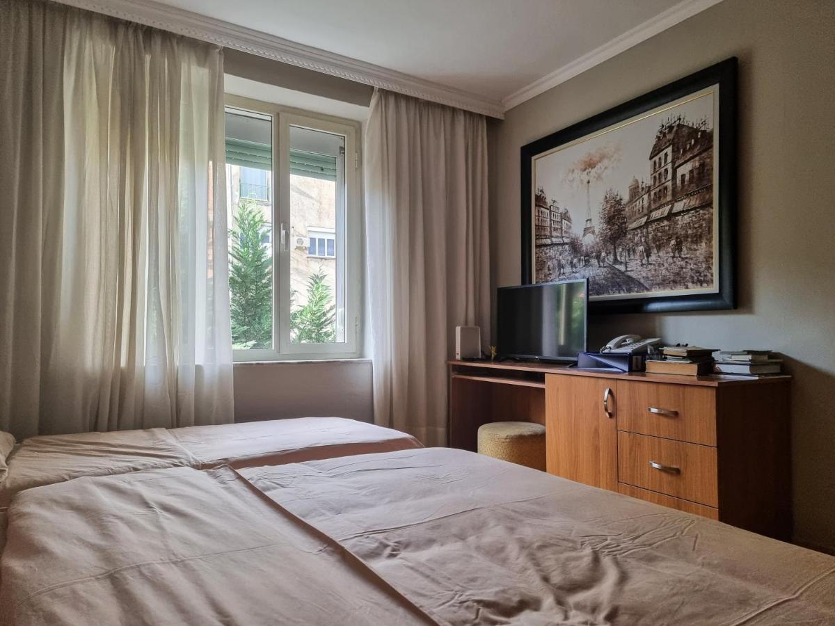 Tirana Center Cozy Apartment ภายนอก รูปภาพ