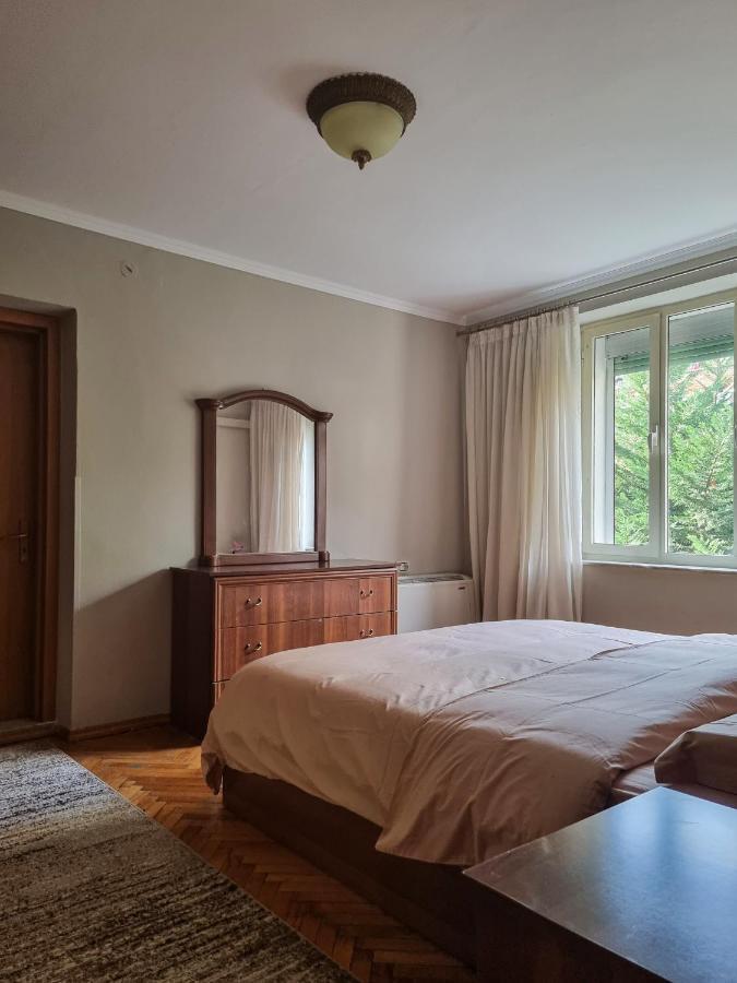 Tirana Center Cozy Apartment ภายนอก รูปภาพ